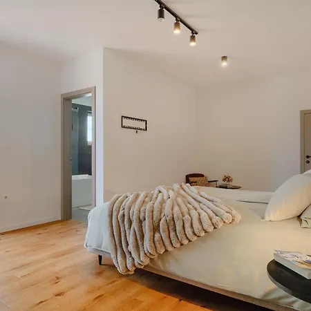 Villa Valle Lux By Guide